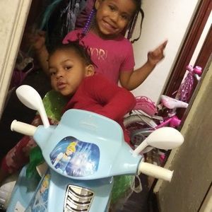 Meet your Posher, Debrina